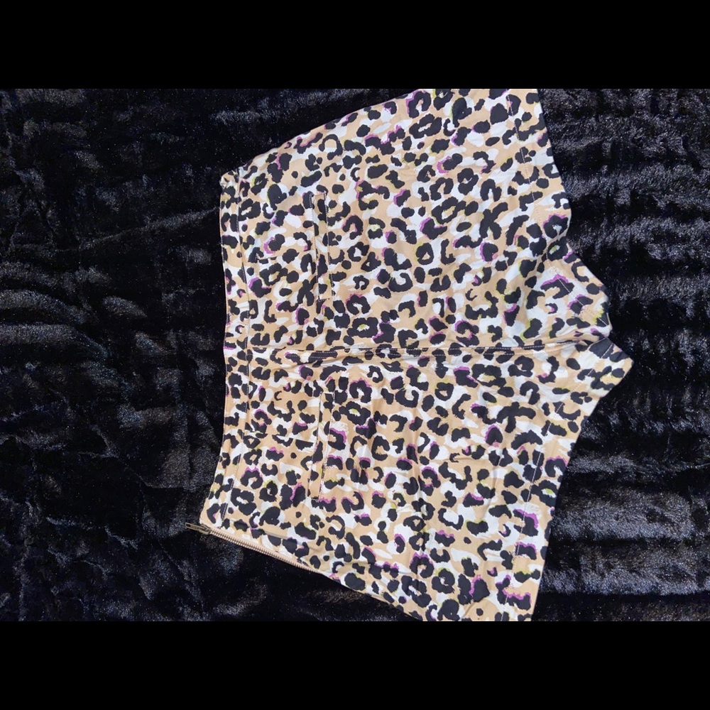 High wasted leopard shorts